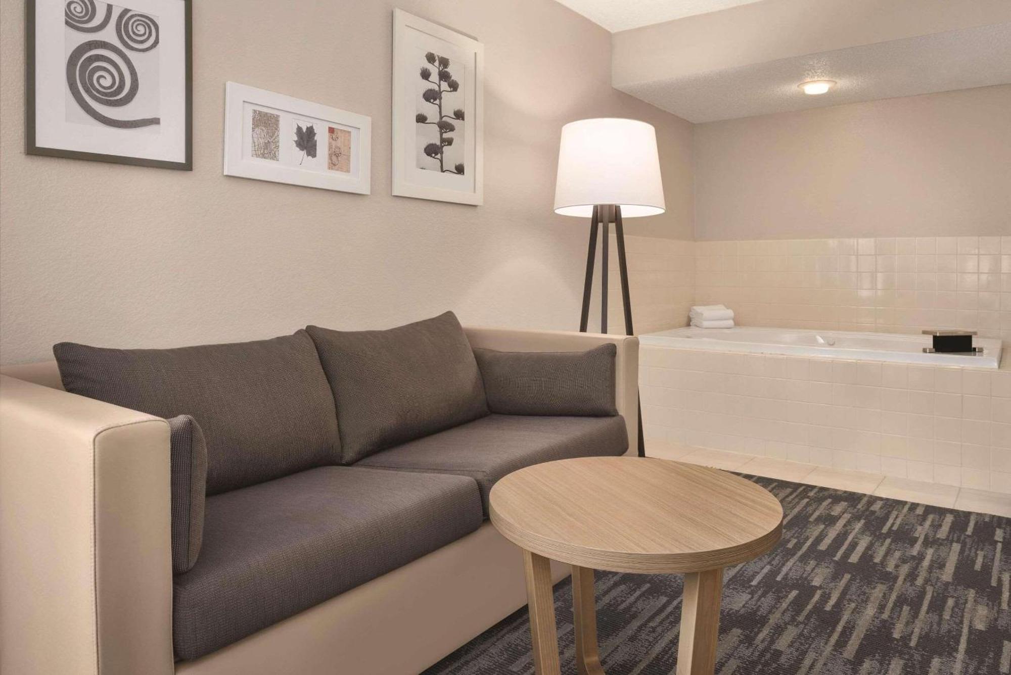 Country Inn & Suites By Radisson, Pella, Ia Ngoại thất bức ảnh